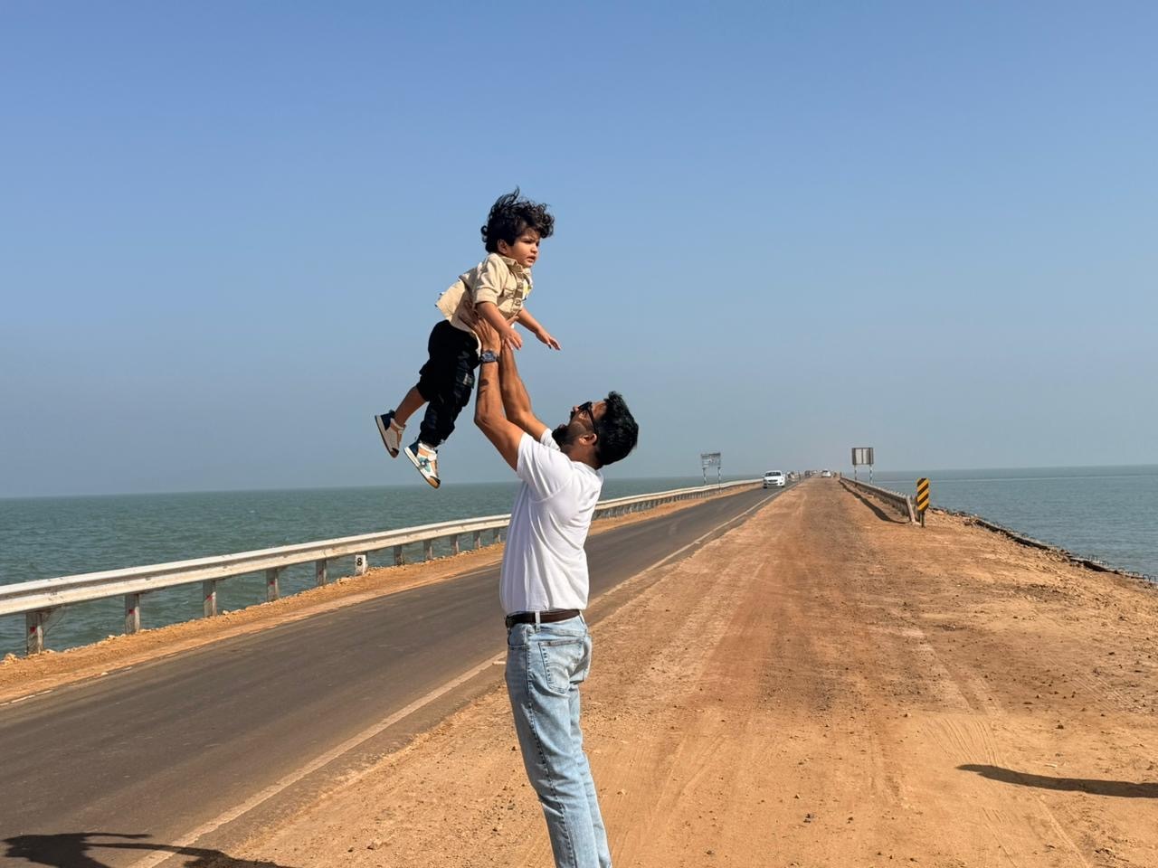 père récupérant son fils