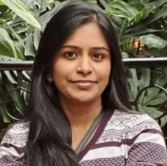 Laura Blewitt headshot