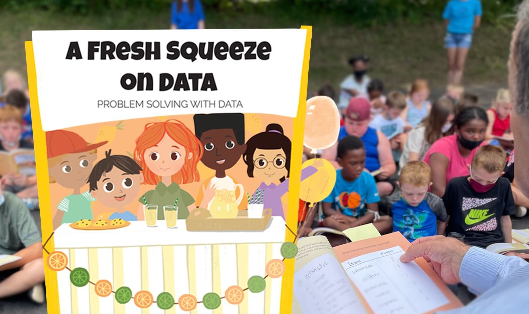 Des enfants entrain de lire le livre A Fresh Squeeze on Data